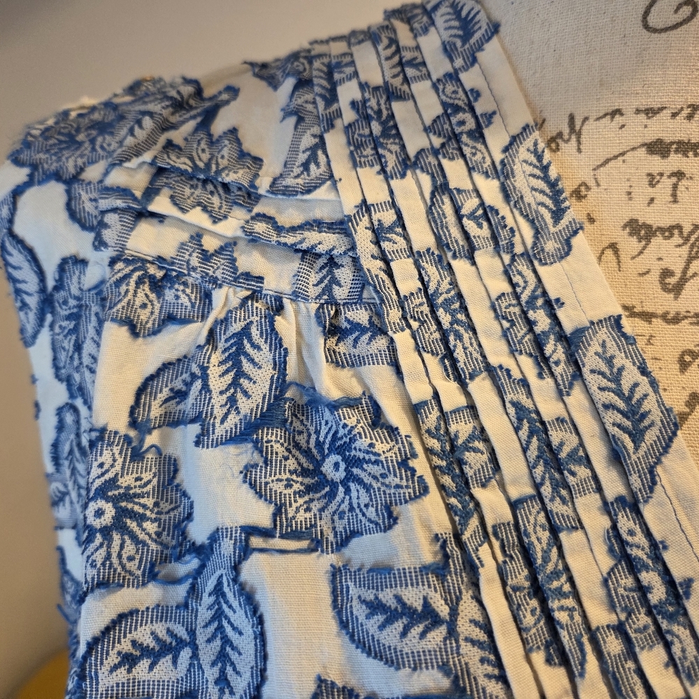 Anthropologie Blue and White Sleeveless Floral Blouse, Size S. - Picture 5 of 16
